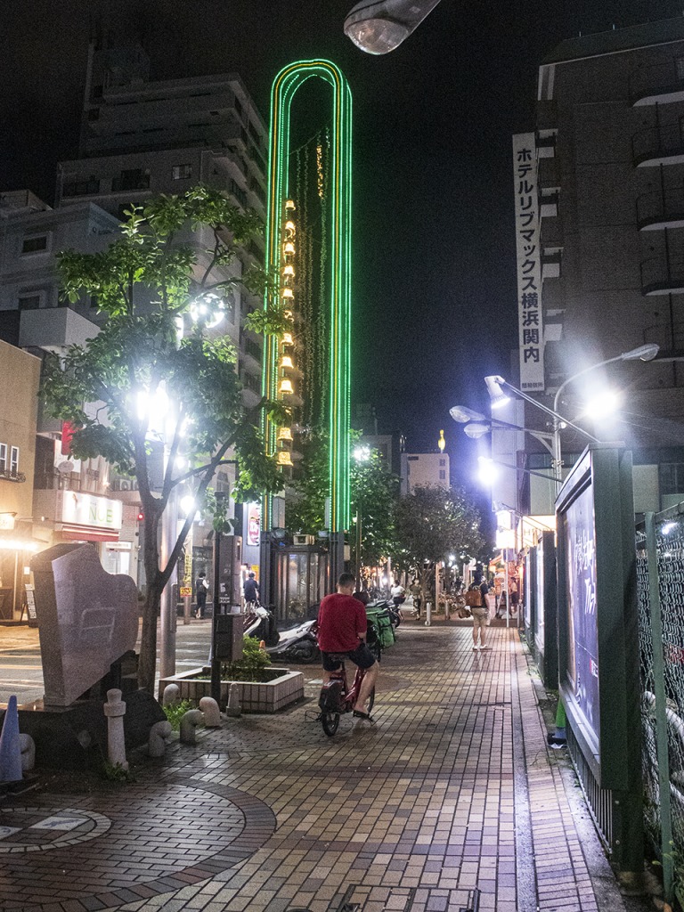 不織布マスクの値段がずいぶん下がりました。